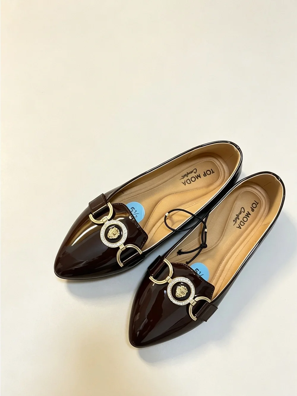 Size 6 6.5NWT Top Moda Brown Patent Pointed Toe Loafers Gold Lion Ornament Flats